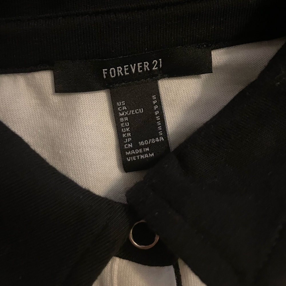Forever 21 Crop Rugby - Picture 2 of 3